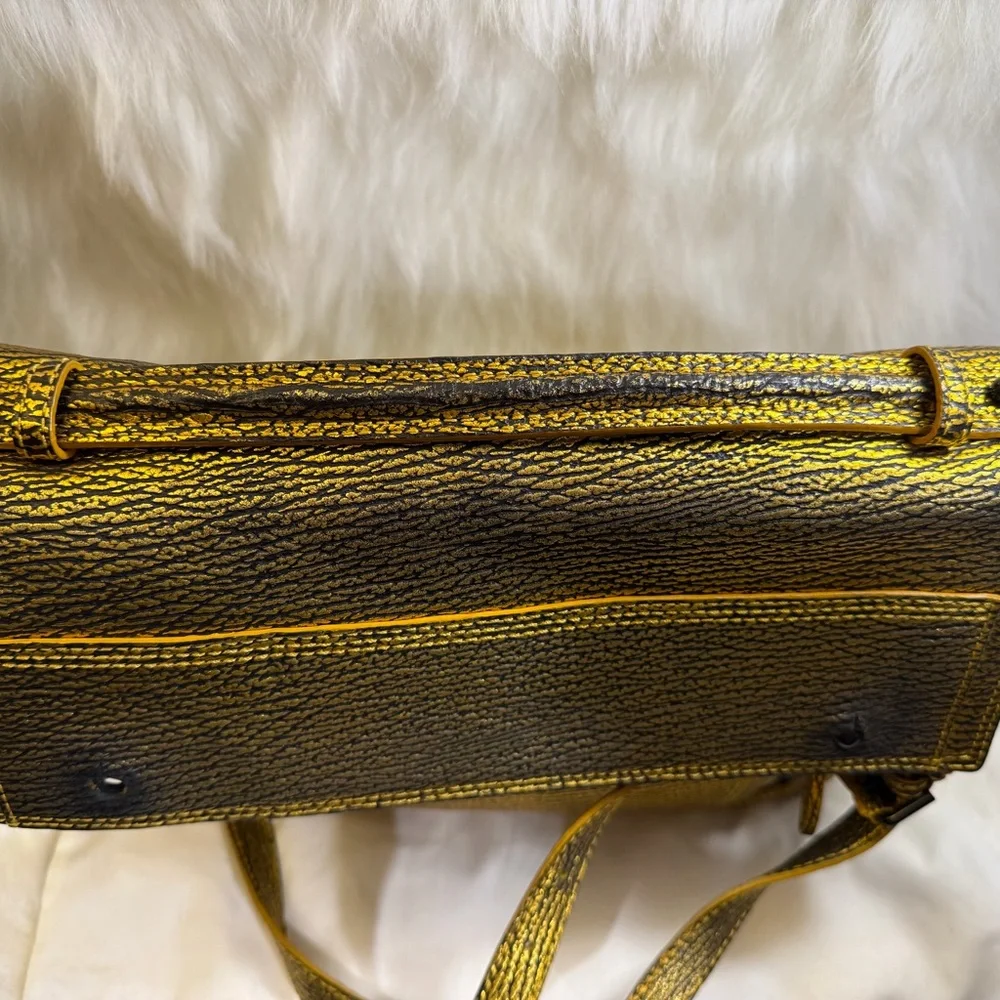 3.1 PHILLIP LIM
Gold/Black Shark Embossed
Leather Medium Pashli Satchel
Bag💛🖤 - Picture 4 of 14